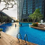 Luxury Duplex Condo Retreat-Corner V 2 Parking, Kl By Verano