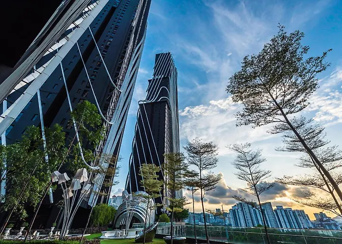 Luxury Duplex Condo Retreat-Corner V 2 Parking, Kl By Verano